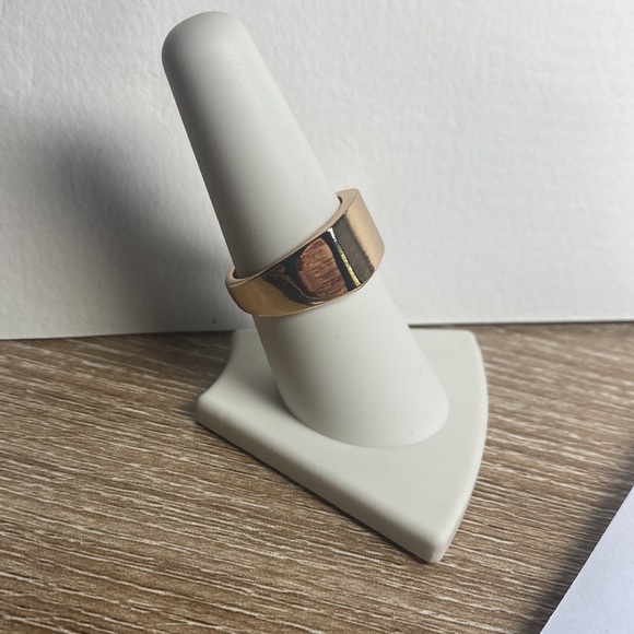 NEW Goldtone Signet Ring - Picture 5 of 11